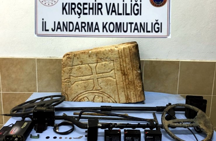 Kırşehir'de kaçak kazı yaptığı ileri sürülen 2 kişi yakalandı