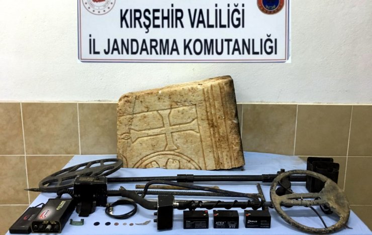 Kırşehir'de kaçak kazı yaptığı ileri sürülen 2 kişi yakalandı