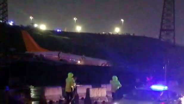 Sabiha Gökçen Havalimanı’nda uçak pistten çıktı