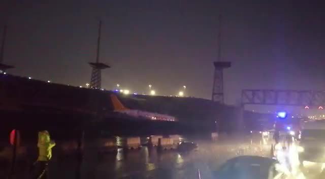 Sabiha Gökçen Havalimanı’nda uçak pistten çıktı