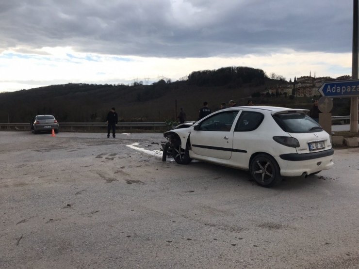 Sakarya’da iki otomobil çarpıştı: 6 yaralı
