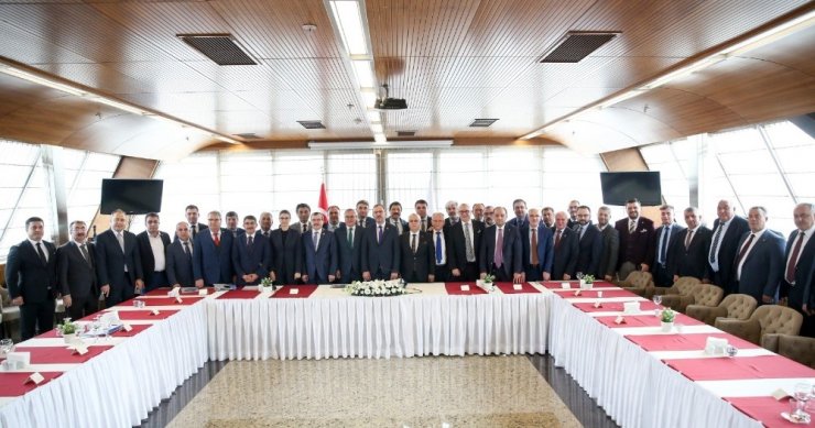 Başkan Kayda, Bakan Kasapoğlu’na Salihli dosyasını teslim etti