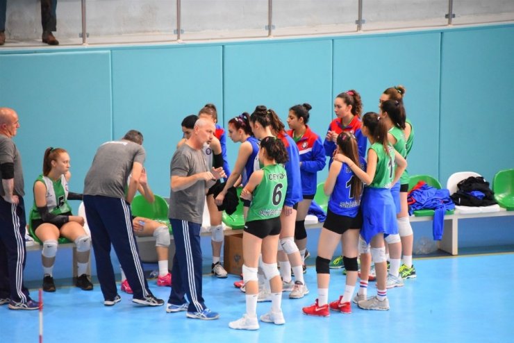 Salihli’nin sultanları Nova Gençlik’i 3-1’le geçti