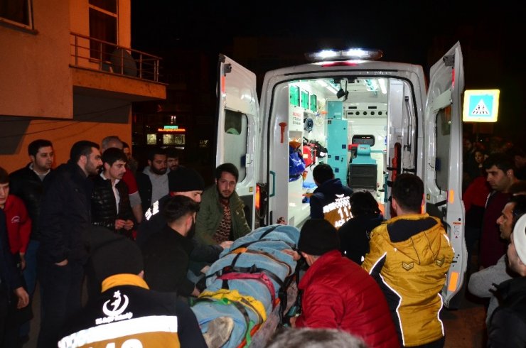 Irmağa atlayan kızını kurtarmak isteyen baba kayboldu