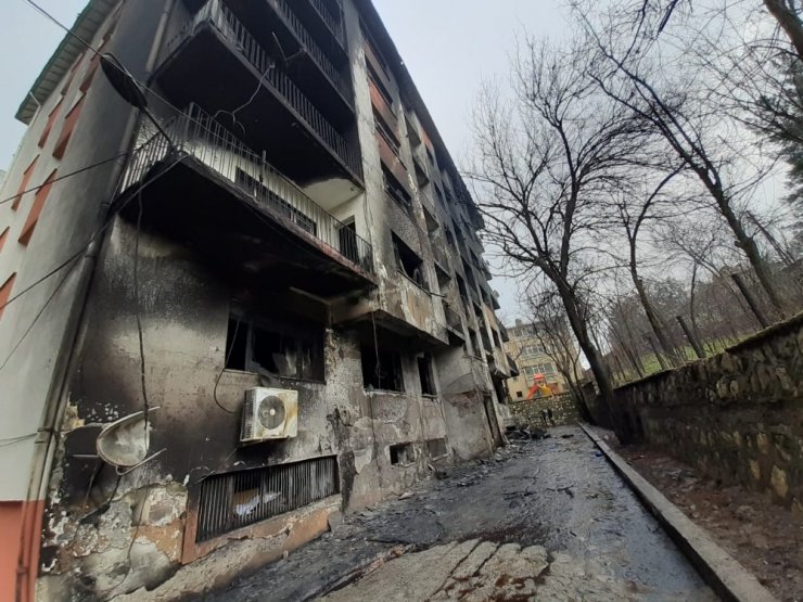 Siirt’te korkutan yangın, dumandan etkilenen 10 kişi hastanelik oldu