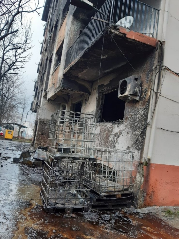 Siirt’te korkutan yangın, dumandan etkilenen 10 kişi hastanelik oldu