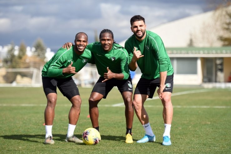 Denizlispor’da Hadi Sacko takımla çalışmalara başladı