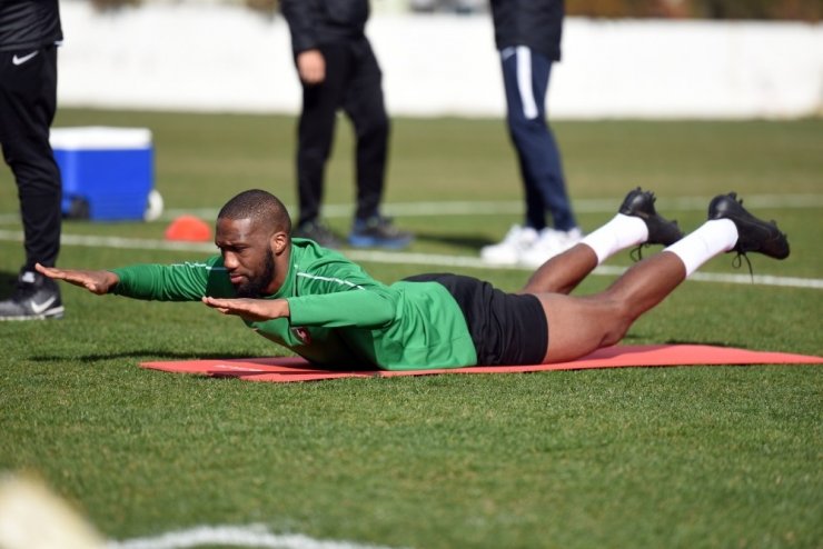 Denizlispor’da Hadi Sacko takımla çalışmalara başladı