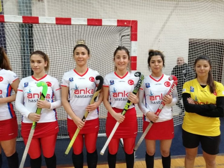 Gaziantep Polisgücü Kadın Hokey Takımı Rakip Tanımıyor
