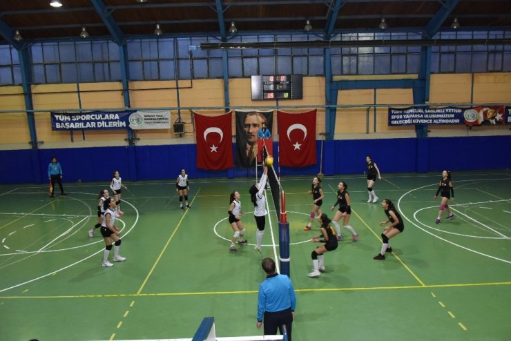 Küçük Kızlar Bilecik İl Şampiyonası tüm hızıyla devam ediyor