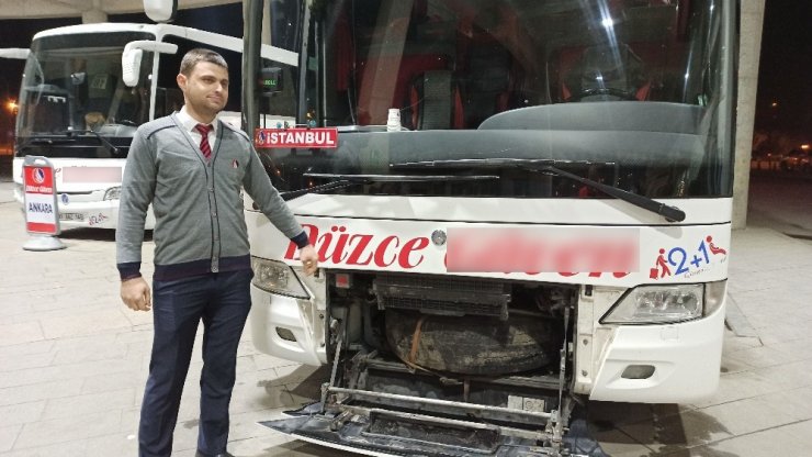 Yolcu otobüsünde valizden kaçan piton paniğe neden oldu