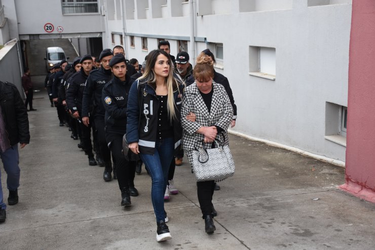 GÜNCELLEME - Adana merkezli ihaleye fesat karıştırma operasyonunda yakalanan şüphelilerden 15'i tutuklandı