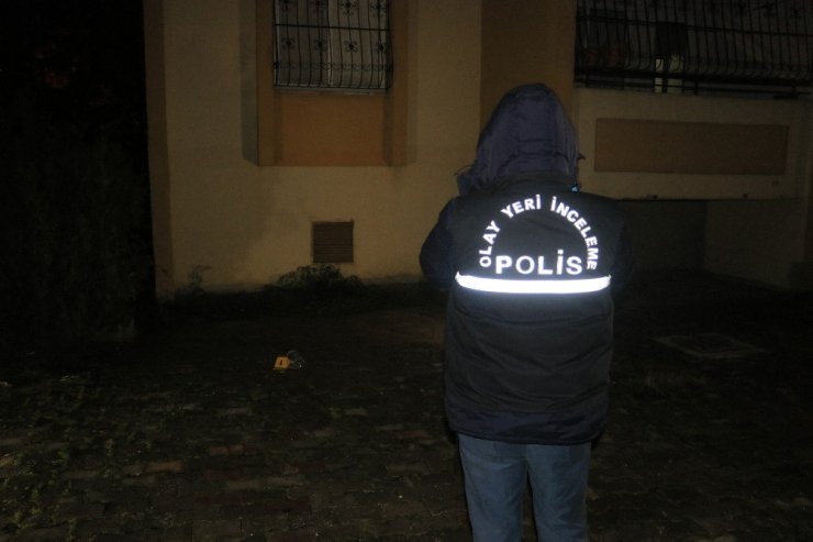 Park halindeki otomobil benzin dökülerek kundaklandı