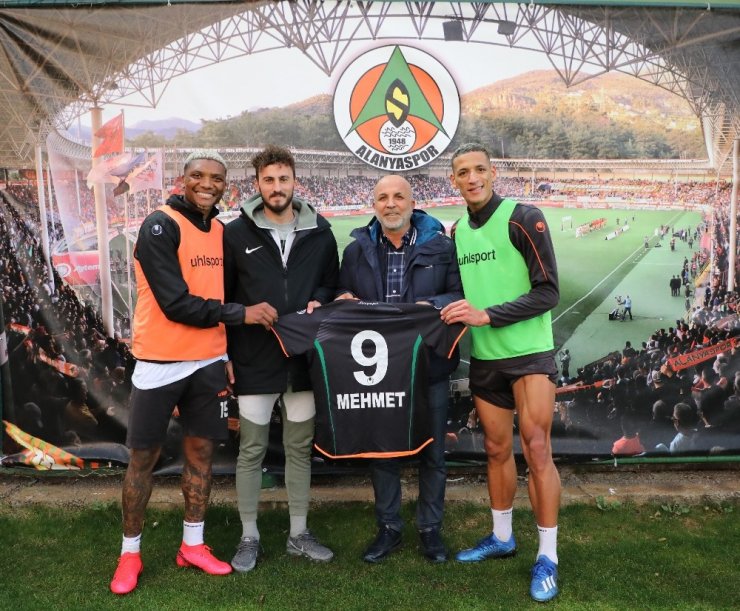 Türkiye’nin konuştuğu Mehmet, Alanyaspor’u ziyaret etti