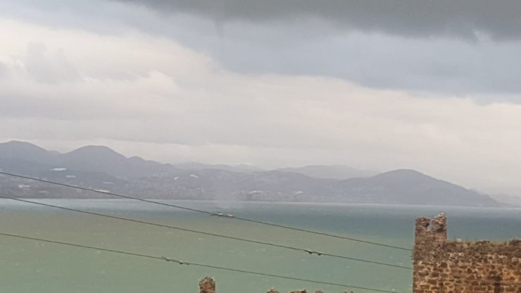 Alanya’da hortum paniği