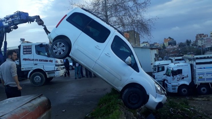 Ayağına kramp giren sürücü ölümden döndü