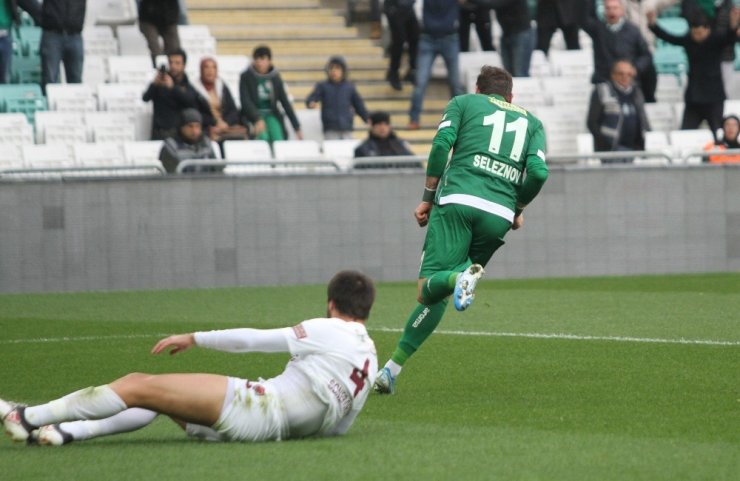 Bursaspor’da gözler Yevhen Seleznov’da