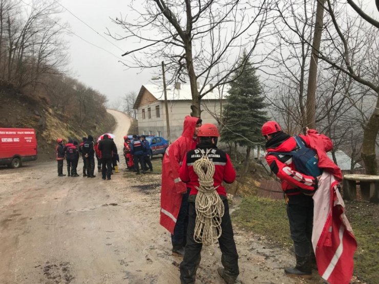 Kayıp iş makinesi operatörü 3. günde aranmasına devam ediliyor