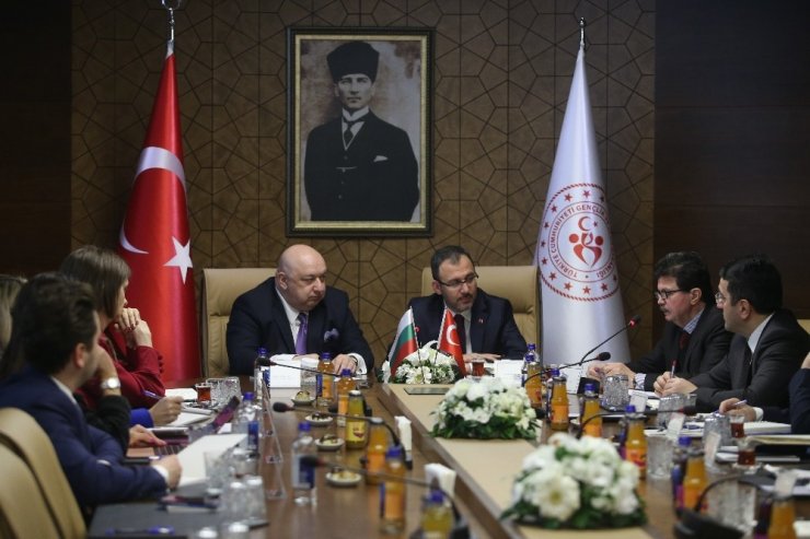 Bakan Kasapoğlu, Bulgar mevkidaşı ile bir araya geldi