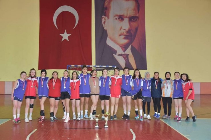 Isparta Spor Lisesi’nde Hentbolde çifte şampiyonluk