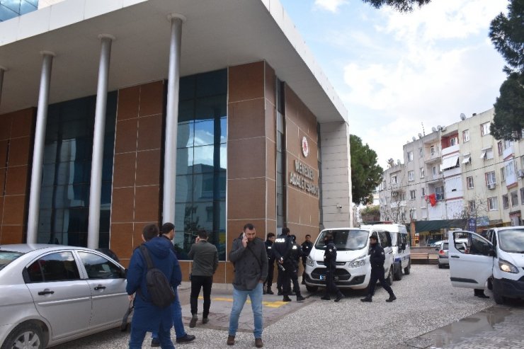 Öldürülen anne-oğlun şüphelileri adliyeye sevk edildi
