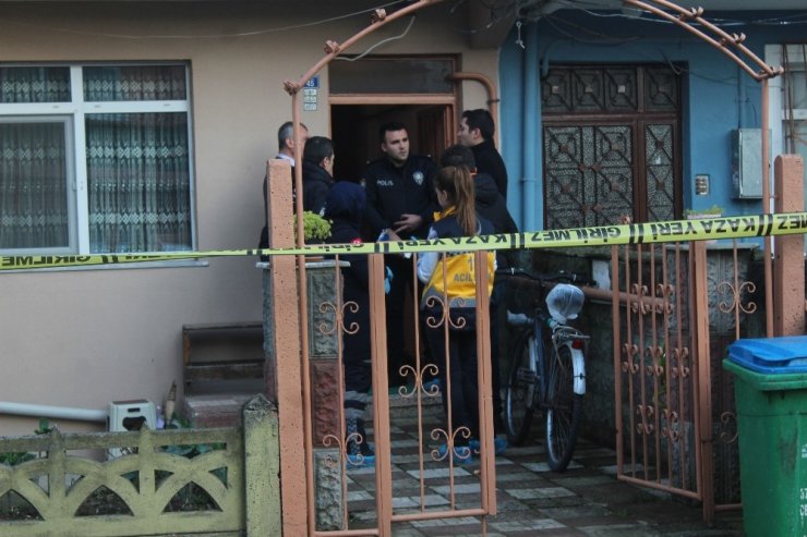 Evinde ölü bulunan yaşlı kadının cinayete kurban gittiği ortaya çıktı