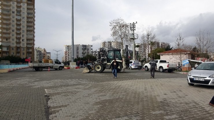 Mersin’de sel suları yükseldi, köprü trafiğe kapatıldı