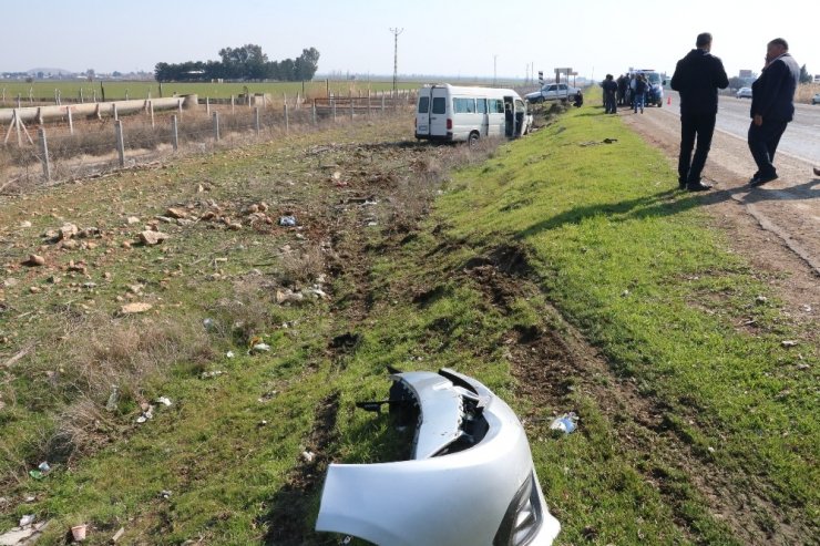 Şanlıurfa’da otomobil ile minibüs çarpıştı: 2 yaralı