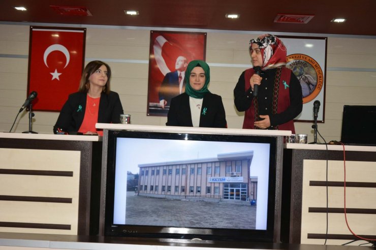 Suşehri'de kadınlara yönelik konferans