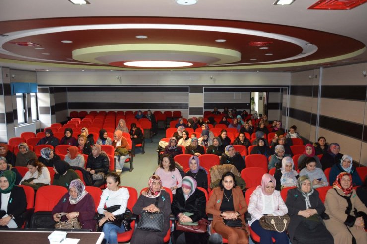 Suşehri'de kadınlara yönelik konferans
