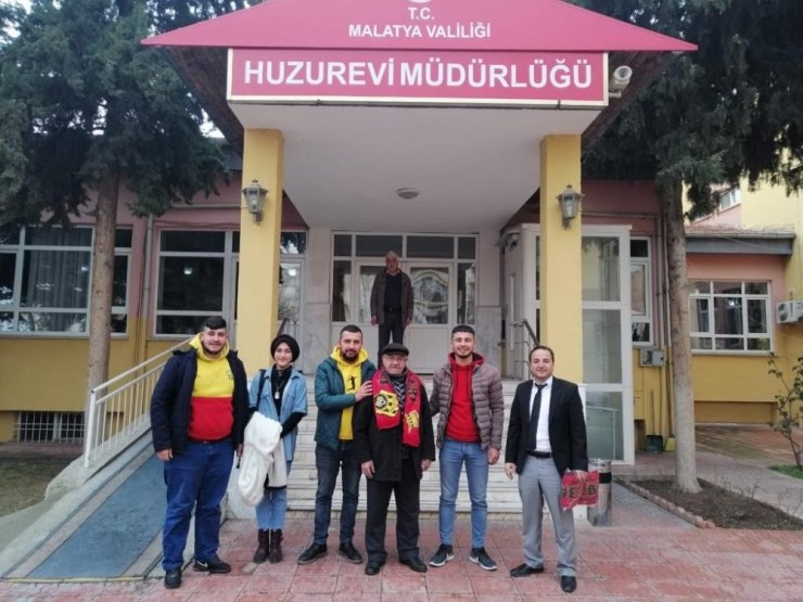 Taraftarlar Derneği’nden huzurevi ziyareti