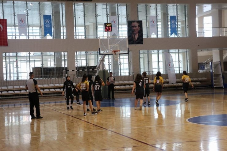 Siirt’te okullar arası basketbol turnuvası başladı