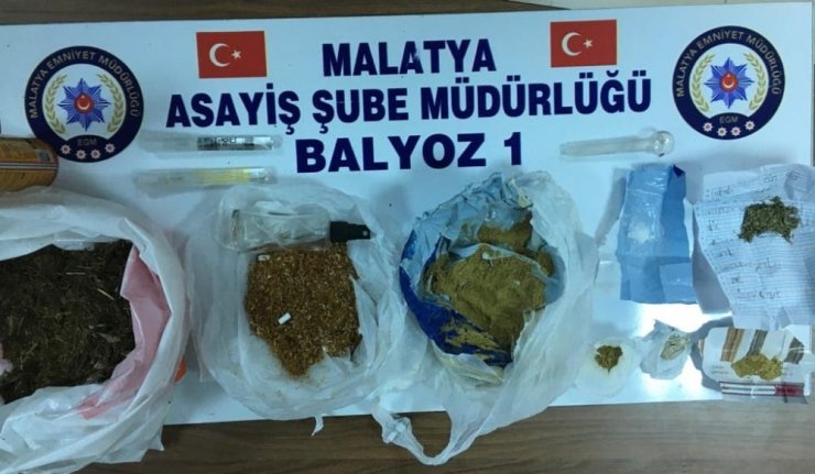 Uyuşturucu ve silah ele geçirildi