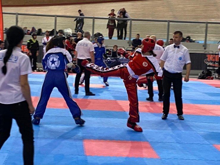 Diyarbakırlı sporcudan Türk bayrağını yırtan Yunan vekile tokat gibi cevap’
