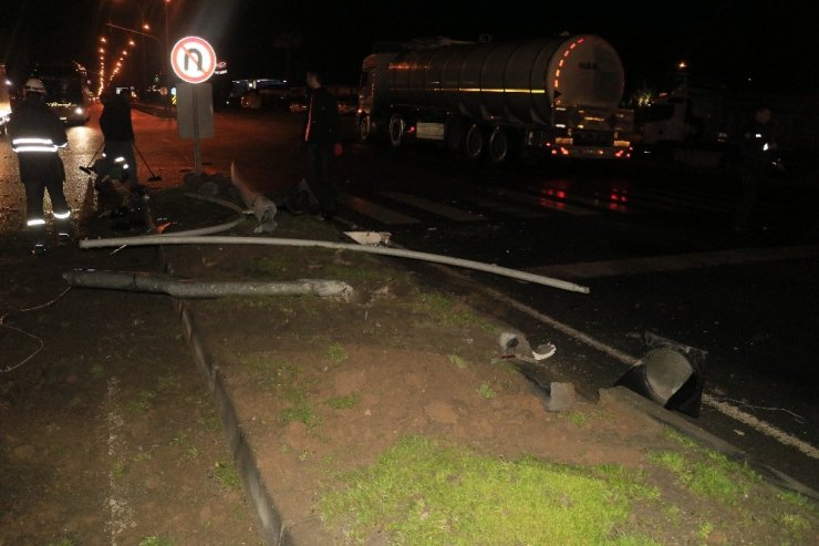 Kırmızı ışıkta duramayan TIR iki otomobile çarptı: 5 yaralı