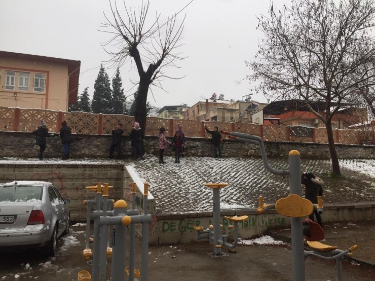 Manisa Kar yağışı hayatı olumsuz etkiliyor