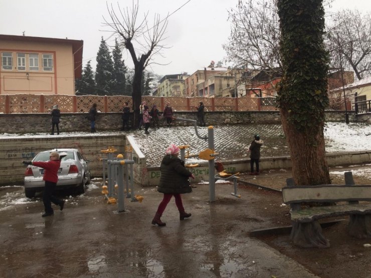 Manisa Kar yağışı hayatı olumsuz etkiliyor