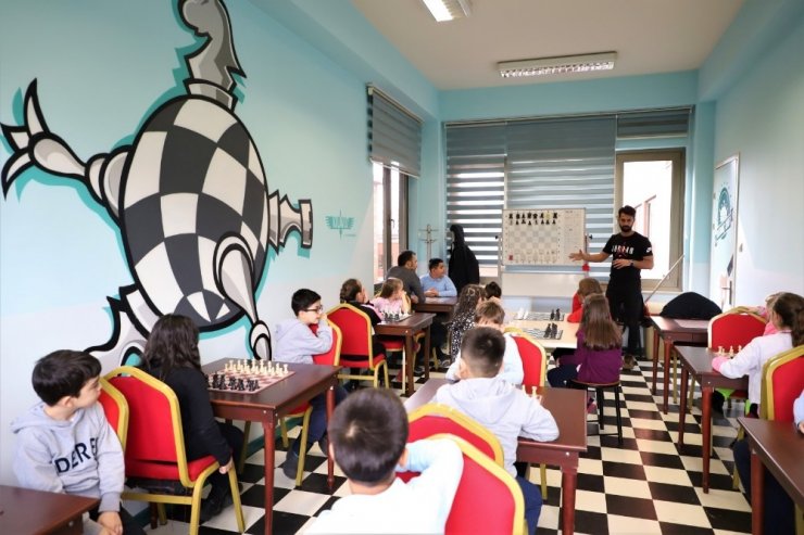 Büyükşehir, Kocaeli’de satrancı sevdiren adres oldu