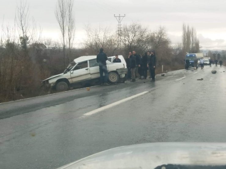 Para nakil aracıyla otomobil çarpıştı: 1 ölü, 3 yaralı