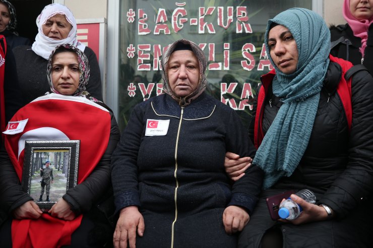 Hakkari'deki kazada şehit olan Sözleşmeli Er Özgür Çelik toprağa verildi