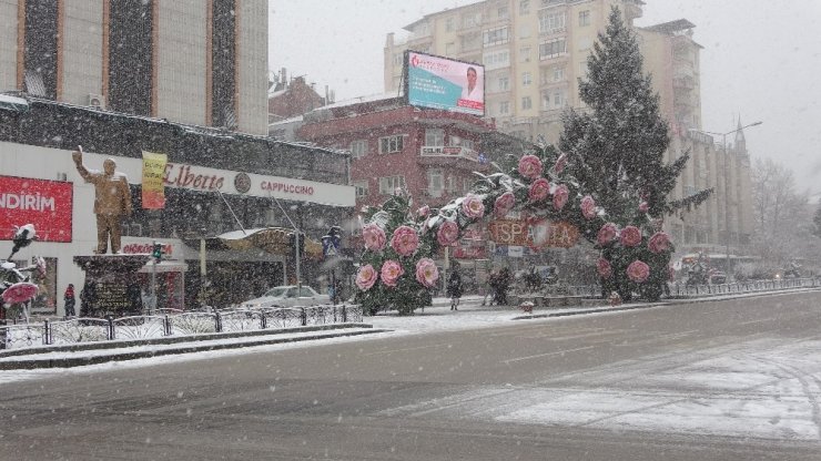 Isparta’da kar yağışı etkili oldu