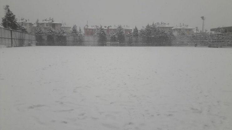 Isparta’daki amatör maçlara kar engeli