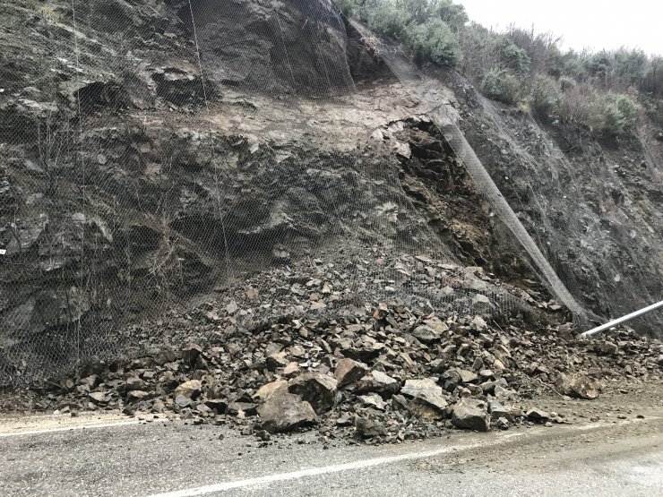 GÜNCELLEME - Karabük'te heyelan nedeniyle kapanan kara yolu açıldı