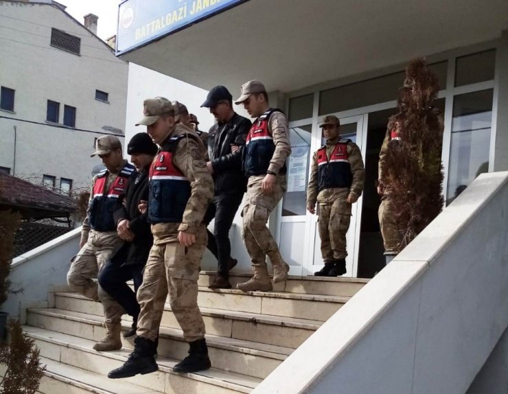 İşyeri hırsızlığında 2 şüpheli tutuklandı