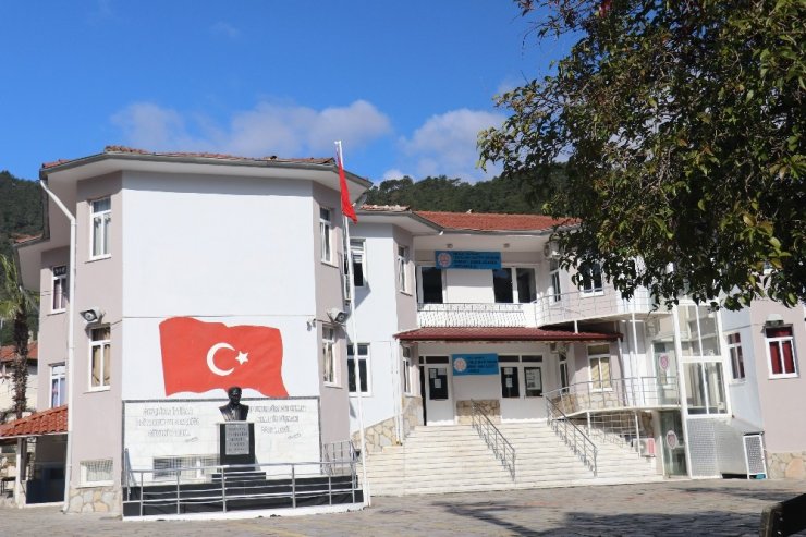 Marmaris’te depreme dayanıksız iki okul tahliye ediliyor