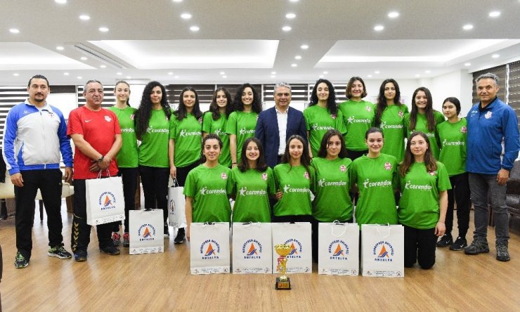 Başkan Uysal spordaki başarının sırrını anlattı: "Ülkemizin çocuklarına güveniyoruz"