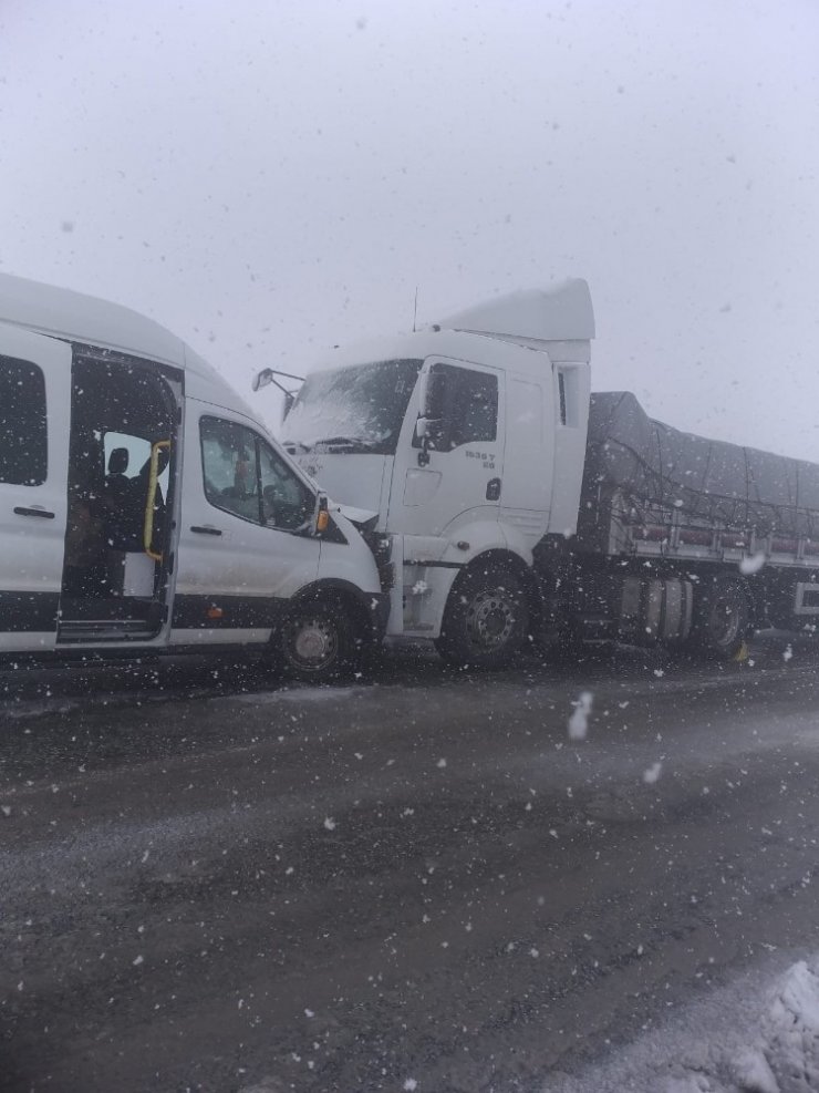 Bulanık-Muş yolunda kaza: 2 yaralı