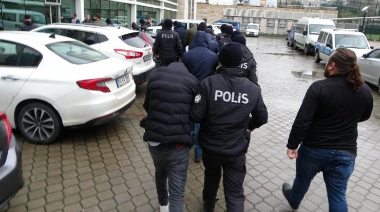 Uyuşturucu operasyonunda gözaltına alınan 23 kişi adliyede