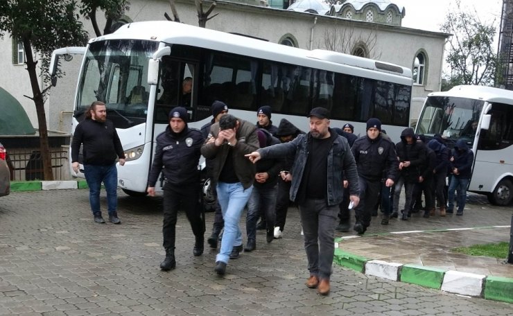 Uyuşturucu operasyonunda gözaltına alınan 23 kişi adliyede