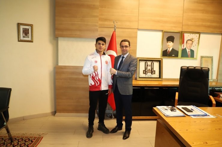Kaymakam Sinanoğlu milli sporcuyu Hırvatistan’a uğurladı